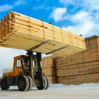 Machine,Is,Lifting,Lumber,On,A,Wood,Factory