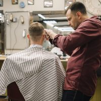 فتح محل حلاقة بالسعودية